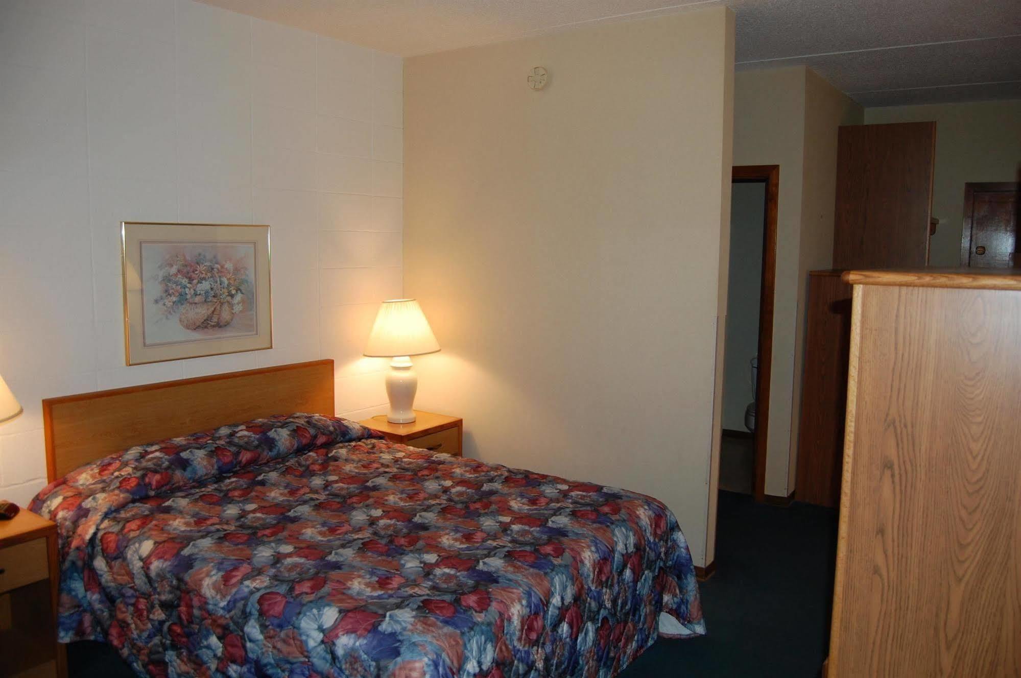 HOTEL WRANGLER INN MOBRIDGE, SD 2* (United States) - from US$ 117 | BOOKED